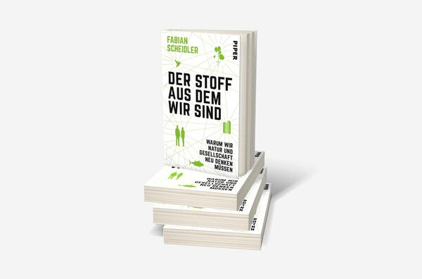 Bücherstapel des Buches „Der Stoff aus dem wir sind“