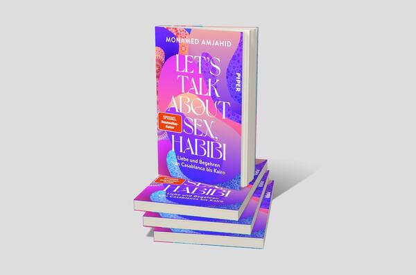 Bücherstapel des Buches „Let’s Talk About Sex, Habibi“