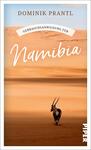 Das Buchcover zeigt eine weite, sandfarbene Wüstenlandschaft mit sanften Dünen im Hintergrund. Im Vordergrund ist eine Antilope abgebildet, die allein über den sandigen Boden läuft. Der Titel „Namibia“ ist in geschwungener, weißer Schrift platziert und wird durch den Untertitel „Gebrauchsanweisung für“ ergänzt, der in einer schmaleren, grauen Schrift darüber steht. Der Autor Dominik Prantl ist am oberen Ende des Covers sichtbar. Die Gesamtatmosphäre vermittelt ein Gefühl von Weite und Abenteuer.