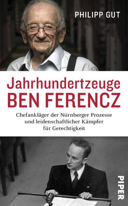 Jahrhundertzeuge Ben Ferencz Das Buchcover zeigt ein Porträt von Ben Ferencz, einem älteren Mann mit Brille, der freundlich in die Kamera schaut. Er trägt ein hellblaues Hemd und einen dunkelgrauen Anzug. Der obere Teil des Covers ist hell, während der untere Bereich in dunklem Grau gehalten ist. Der Titel „Jahrhundertzeuge BEN FERENCZ“ ist in großen, roten Buchstaben hervorgehoben. Darunter steht in kleinerer Schrift: „Chefankläger der Nürnberger Prozesse und leidenschaftlicher Kämpfer für Gerechtigkeit“. Am unteren Rand ist der Name des Autors, „Philipp Gut“, in kleinerer, schwarzer Schrift abgedruckt.