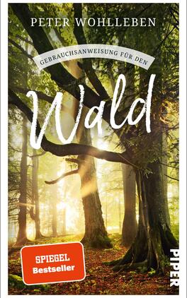 Signierte Ausgabe: Gebrauchsanweisung für den Wald Das Buchcover zeigt eine lichtdurchflutete Waldlandschaft mit hohen, majestätischen Bäumen in verschiedenen Grüntönen. In der oberen Mitte ist der Titel „Gebrauchsanweisung für den Wald“ in geschwungener, weißer Schrift platziert. Der Autor „Peter Wohlleben“ steht darüber in klarer, kleinerer Schrift. In der unteren linken Ecke befindet sich ein rotes Feld mit dem Text „SPIEGEL Bestseller“ in weißer Schrift. Die Atmosphäre wirkt einladend und naturnah.