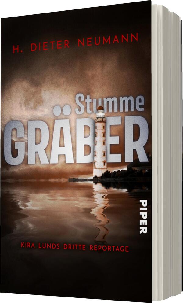 Das Buchcover zeigt einen geheimnisvollen Leuchtturm, der in einem nebligen Abendlicht thront. Der Titel „Stumme Gräber“ ist in großen, markanten Buchstaben in Grau und Blau gehalten und weckt ein Gefühl von Spannung. Am unteren Rand steht der Autor H. Dieter Neumann und der Zusatz „Kira Lunds dritte Reportage“ in einer schlichten Schrift. Der Hintergrund ist in dunklen, warmen Brauntönen gehalten, was die düstere Atmosphäre unterstreicht. Das Verlagslogo „PIPER“ befindet sich ebenfalls in der unteren Ecke und in weißer Schrift.