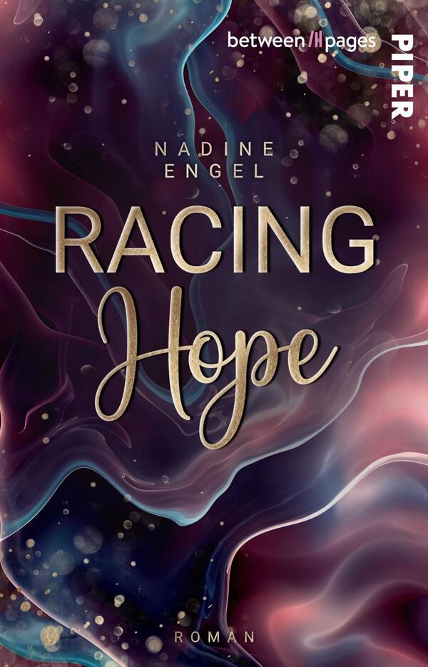 Das Buchcover zeigt einen abstrakten, farbenfrohen Hintergrund in verschiedenen Tiefen von Lila, Blau und Rosa, durchzogen von sanften Wellen und Schattierungen. Der Titel „RACING HOPE“ ist prominent in eleganter, goldfarbener Schrift dargestellt, die einen fließenden Charakter hat. Über dem Titel befindet sich der Name der Autorin, Nadine Engel, in einer klaren, weißen Schrift. Oben rechts ist der Verlag, „PIPER“, in einer nüchternen Schriftart platziert. Die Gesamtatmosphäre wirkt träumerisch und inspirierend.