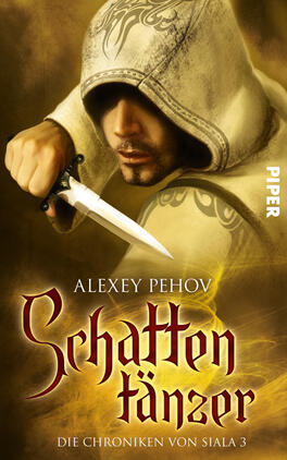 Schattentänzer Das Buchcover zeigt einen geheimnisvollen Mann in einem Kapuzenumhang, der eine erhobene Klinge hält. Sein Blick ist entschlossen, und seine Haut hat einen warmen Ton. Der Hintergrund ist in sanften Gold- und Brauntönen gehalten, die eine mystische Atmosphäre erzeugen. Der Titel „Schattenfänger“ ist in geschwungener roter Schrift prominent platziert, während der Autorennamen „Alexey Pehov“ darüber steht. Die Unterzeile „Die Chroniken von Siala 3“ scheint in dezenten Schriftzügen.