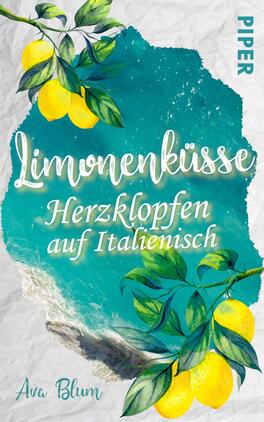 Limonenküsse - Herzklopfen auf Italienisch Das Buchcover zeigt eine aquamarinfarbene Küstenlandschaft mit sanften Wellen und grünem Laub. In der oberen Mitte steht der Titel „Limonenküsse“ in eleganter, weißer Schrift, darunter der Untertitel „Herzklopfen auf Italienisch“ in geschwungener Schrift. Am linken Rand sind leuchtend gelbe Zitronen und Blätter zu sehen, die für eine frische, mediterrane Atmosphäre sorgen. Am oberen rechten Rand ist das Verlagslogo „PIPER“ in kräftiger Schrift platziert. Der Gesamteindruck vermittelt ein Gefühl von Sommer und Romantik.