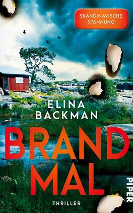 Brandmal Das Buchcover zeigt eine malerische, skandinavische Landschaft mit einem roten Holzhaus, umgeben von grünen Wiesen und felsigen Ufern. Der Himmel ist dramatisch bewölkt, und schwarze Vögel fliegen darüber. Der Titel „BRANDMAL“ ist groß und in leuchtendem Orange gehalten, während der Name der Autorin „ELINA BACKMAN“ darüber in Weiß steht. Oben links befindet sich der Hinweis „SKANDINAVISCHE SPANNUNG“ in orangefarbener Schrift. Am unteren Rand ist das Wort „THRILLER“ in Weiß zu sehen.