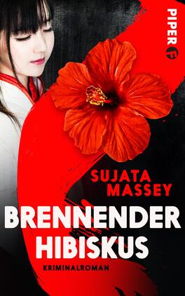 Brennender Hibiskus Das Buchcover zeigt eine auffällige Komposition mit einem roten Hibiskusblütenmotiv, das im Vordergrund ins Auge fällt. Im Hintergrund ist eine teilweise sichtbare Frau, die in traditioneller Kleidung dargestellt ist. Die Farbpalette besteht hauptsächlich aus Schwarz, Rot und Weiß, was eine dramatische Atmosphäre erzeugt. Der Titel „Brennender Hibiskus“ ist in großer, weißer Schrift platziert, während der Autorinnenname „Sujata Massey“ in einer kleineren, roten Schrift darüber steht. Unter dem Titel steht „Kriminalroman“ in schlichter, schwarzer Schrift.