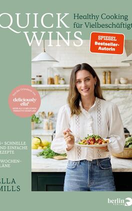 Deliciously Ella – QUICK WINS Das Buchcover zeigt eine freundliche und einladende Küchenatmosphäre in sanften Grüntönen. Im Vordergrund steht die Autorin Ella Mills mit langen, lockigen Haaren und einem lächelnden Gesicht, während sie eine Schüssel mit frischem Gemüse hält. Der Titel „QUICK WINS“ ist in großen, weißen Buchstaben am oberen Rand platziert. Darunter steht der Untertitel „Healthy Cooking für Vielbeschäftigte“ in kleinerer Schrift. Im roten Kreis wird auf die Autorin als „SPIEGEL-Bestseller-Autorin“ hingewiesen.