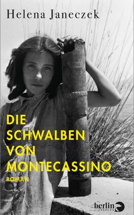 Die Schwalben von Montecassino Das Buchcover zeigt ein schwarz-weißes Porträt eines Mädchens, das eine große Rolle im Roman spielt. Sie hat langes, lockiges Haar und hält einen Zylinder in der Hand, während Gräser im Hintergrund sichtbar sind. Der Titel „DIE SCHWALBEN VON MONTECASSINO“ ist in kräftigem Gelb gehalten und betont die dramatische Atmosphäre des Covers. Der Untertitel „Roman“ ist kleiner und ebenfalls in Gelb. Der Name der Autorin, Helena Janeczek, ist oben auf dem Cover in weißer Schrift platziert.
