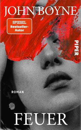 Feuer Das Buchcover zeigt ein eindringliches Porträt eines Gesichts in schwarz-weiß mit einem emotionalen Ausdruck. Über dem Gesicht liegt ein kräftiger roter Pinselstrich, der dem Cover Dynamik verleiht. Der Titel „FEUER“ steht in großen, weißen Buchstaben prominent im unteren Bereich, während der Autorenname „JOHN BOYNE“ in wuchtiger Schrift oben plaziert ist. In der oberen linken Ecke befindet sich ein Hinweis auf den „SPIEGEL Bestseller-Autor“. Das Gesamtbild strahlt Intensität und Dramatik aus.
