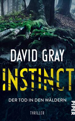 Instinct – Der Tod in den Wäldern Das Buchcover zeigt eine geheimnisvolle Waldlandschaft mit dichtem, moosbedecktem Boden und großen, knorrigen Wurzeln. Die Farben sind überwiegend in natürlichen Erdtönen gehalten, mit einem Hauch von Dunkelgrün und Braun. Der Titel „INSTINCT“ ist in großen, gelben Buchstaben platziert, während der Autorname „DAVID GRAY“ in Weiß darüber steht. Unter dem Titel wird der Untertitel „Der Tod in den Wäldern“ in kleinerer Schrift dargestellt. Die Gesamtatmosphäre vermittelt Spannung und Dunkelheit.