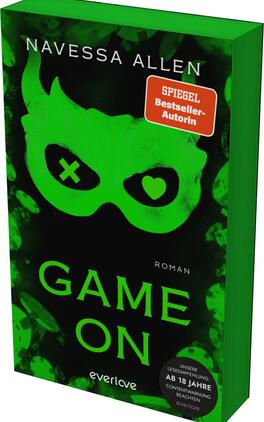 Game on Das Buchcover zeigt einen tiefschwarzen Hintergrund, in dessen Zentrum ein auffälliges, greengrünes Gesicht mit einer Maske dargestellt ist. Die Maske weist schwarze Augenformen in Form eines Kreuzes und eines Herzens auf. Darunter steht in großen, leuchtend grünen Buchstaben der Titel „GAME ON“. Oben links ist der Name der Autorin „Navessa Allen“ platziert, und rechts oben befindet sich ein rotes Aufkleber-Element mit dem Text „SPIEGEL Bestseller-Autorin“. Das Cover vermittelt eine spannende und düstere Atmosphäre.