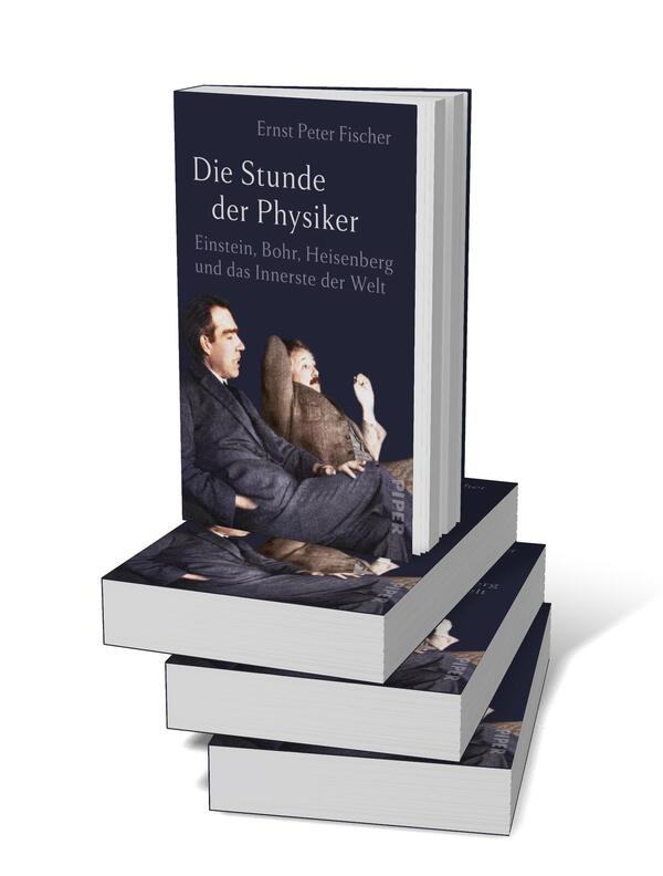 Bücherstapel des Buches „Die Stunde der Physiker“