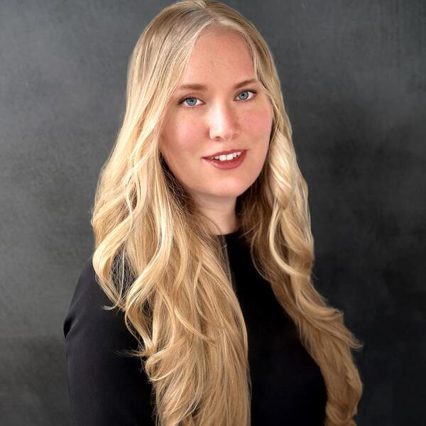 Foto von Elise Kova