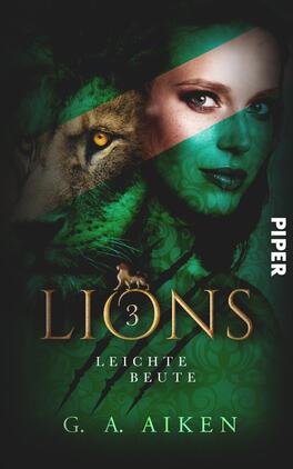 Lions – Leichte Beute Das Buchcover zeigt eine Teilansicht eines Löwen und ein Profil einer Frau, die in Grüntönen und Schwarz dargestellt sind. Der Löwenkopf ist auf der linken Seite, während das Gesicht der Frau auf der rechten Seite leicht schimmert. Der Titel „LIONS 3“ ist prominent in goldener Schrift platziert, mit dem Untertitel „LEICHTE BEUTE“ darunter. Unten rechts steht der Name der Autorin „G. A. Aiken“ in einer klaren Schrift. Der Hintergrund ist in dunklen Grüntönen gehalten, was eine mystische Atmosphäre erzeugt.