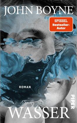 Wasser Das Buchcover zeigt eine expressive Komposition mit strömenden Wasserfarben in Blau- und Grautönen, die den Titel „WASSER“ in großen, weißen Buchstaben umspielt. Im Hintergrund sind unscharfe Silhouetten von Gesichtern zu erkennen, die eine mysteriöse Atmosphäre erzeugen. Oberhalb des Titels steht der Autor „JOHN BOYNE“ in eleganter Schrift, während rechts oben ein orangefarbener Aufkleber mit dem Text „SPIEGEL Bestseller-Autor“ platziert ist. Unten findet sich das Logotype des Verlags „PIPER“.