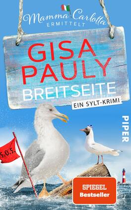 Breitseite Das Buchcover zeigt einen bunten, maritimen Hintergrund mit einer hellblauen Holztäfelung. In der oberen Hälfte steht der Titel „GISA PAULY BREITSEITE“ in großen, weißen Buchstaben, während darunter „ein Sylt-Krimi“ in kleinerer Schrift erscheint. Drei Möwen sind abgebildet, eine in der Mitte mit einem weißen Kopf und einer gelben Schnauze. Auf der linken Seite hängt eine rote Flagge mit „S.O.S.“. Die Atmosphäre vermittelt eine heitere, doch spannende Krimi-Stimmung. Unten rechts ist das Verlagslogo „PIPER“ platziert.