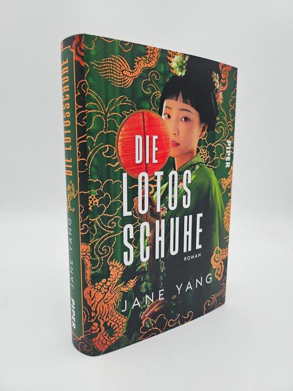 Außenansicht des Buches „Die Lotosschuhe“