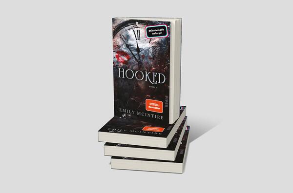 Bücherstapel des Buches „Hooked“