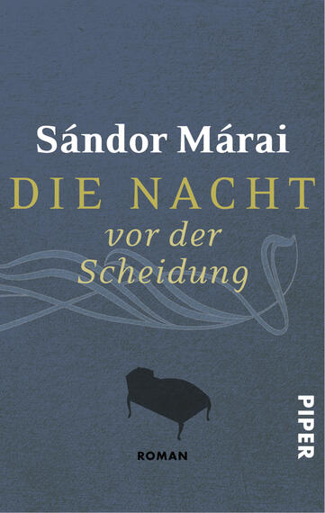 Das Buchcover zeigt einen hellgrauen Hintergrund, der eine ruhige und nachdenkliche Atmosphäre vermittelt. Im oberen Bereich steht der Name des Autors, „Sándor Márai“, in großen, weißen Buchstaben. Darunter befindet sich der Titel „DIE NACHT vor der Scheidung“, wobei „DIE NACHT“ in goldener, eleganter Schrift hervorgehoben ist. Der Untertitel „vor der Scheidung“ ist in schlichterer Schrift gehalten und zieht die Blicke an. Am unteren Rand ist das Wort „ROMAN“ in einer kleinen, klaren Typografie platziert. Ein sanfter, schwungvoller Linien-Muster ziert die untere Hälfte des Covers, was dem Design eine künstlerische Note verleiht.
