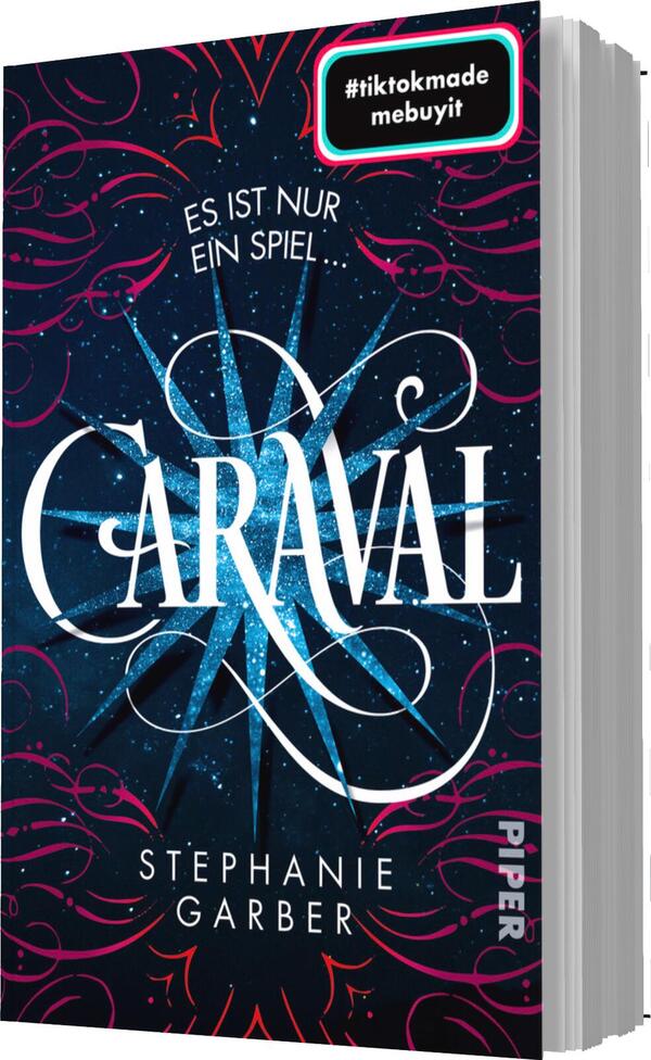 Das Buchcover zeigt einen tiefblauen Hintergrund, der mit einem funkelnden Sternenhimmel gestaltet ist. Im Mittelpunkt steht der Titel „CARAVAL“ in großen, eleganten, weißen Buchstaben, umrahmt von schwungvollen, roten Verzierungen. Unter dem Titel steht der Name der Autorin „Stephanie Garber“ in kleinerer Schrift. Oben auf dem Cover befindet sich ein schmaler schwarzer Button mit dem Text „#tiktokmade mebuyit“ und darunter die Aufschrift „Es ist nur ein Spiel“. Die Atmosphäre wirkt mystisch und einladend.