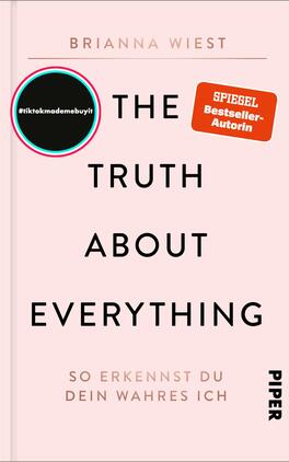 The Truth About Everything Das Buchcover zeigt einen sanften Rosa-Hintergrund. In der Mitte steht der Titel „THE TRUTH ABOUT EVERYTHING“ in großer, schwarzer Schrift. Unterhalb des Titels befindet sich der Zusatz „SO ERKENNST DU DEIN WAHRES ICH“ in kleinerer, ebenfalls schwarzer Schrift. Oben links ist der Autorenname „BRIANNA WIEST“ in einer schmalen, schwarzen Schrift platziert. Es sind zwei farbige Aufkleber zu sehen: einer in rot mit dem Text „SPIEGEL Bestseller-Autorin“ und ein anderer in grün mit der Aufschrift „#tiktokmademebuyit“.