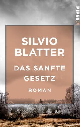 Das sanfte Gesetz Das Buchcover zeigt eine sanfte, pastellfarbene Fläche in einem warmen Apricot-Ton. Im oberen Bereich steht der Name des Autors, „SILVIO BLATTER“, in großen, weißen Blockbuchstaben. Darunter befindet sich der Titel „DAS SANFTE GESETZ“ ebenfalls in weißer Schrift, jedoch kleiner und in einem etwas anderen Schriftstil. Am unteren Rand ist das Wort „ROMAN“ platziert. Die Hintergrundgrafik zeigt eine winterliche Landschaft mit frostigen Bäumen, die eine ruhige, melancholische Atmosphäre vermitteln.