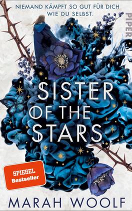 Sister of the Stars Das Buchcover zeigt eine mystische Komposition aus tiefblauen und lila Blumen, umgeben von zarten goldenen Sternen auf einem hellen Hintergrund. Im Vordergrund ist eine silhouette einer Person, die mit dem Rücken zur Betrachterin steht. Die Schriftzüge „SISTER OF THE STARS“ sind groß und in einem modernen, weißen Font gestaltet. Oben rechts ist der Hinweis „PIPER“ und unten links die Auszeichnung „SPIEGEL Bestseller“ in einem roten Kästchen. Der Name der Autorin, „Marah Woolf“, steht in kleinerer Schrift unter dem Titel.