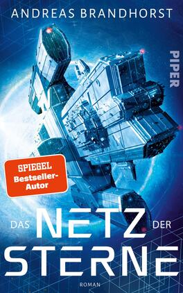 Das Netz der Sterne Das Buchcover zeigt eine futuristische Raumschiff-Illustration, die sich dynamisch vor einem tiefblauen, sternenübersäten Hintergrund abhebt. Die Hauptüberschrift „DAS NETZ DER STERNE“ ist in großen, weißen, modernen Buchstaben platziert, während der Schriftzug „ROMAN“ in kleinerer Schrift darunter steht. Oben ist der Name des Autors, Andreas Brandhorst, zu sehen. Ein rotes Banner mit dem Text „SPIEGEL Bestseller-Autor“ zieht Aufmerksamkeit auf sich. Die gesamte Atmosphäre vermittelt Abenteuer und Science-Fiction.