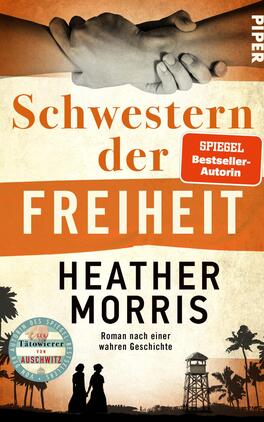 Schwestern der Freiheit Das Buchcover zeigt zwei sich haltende Hände vor einem orangefarbenen Hintergrund, der Wärme und Hoffnung ausstrahlt. Oberhalb der Hände steht in großen, roten Buchstaben „Schwestern der Freiheit“. In der oberen rechten Ecke prangt ein rotes Label mit dem Text „SPIEGEL Bestseller-Autorin“. Der Name der Autorin, Heather Morris, ist in schwarzer Schrift auf einem helleren Hintergrund platziert. In der unteren linken Ecke ist ein grüner Kreis mit dem Hinweis „Roman nach einer wahren Geschichte“ zu sehen.