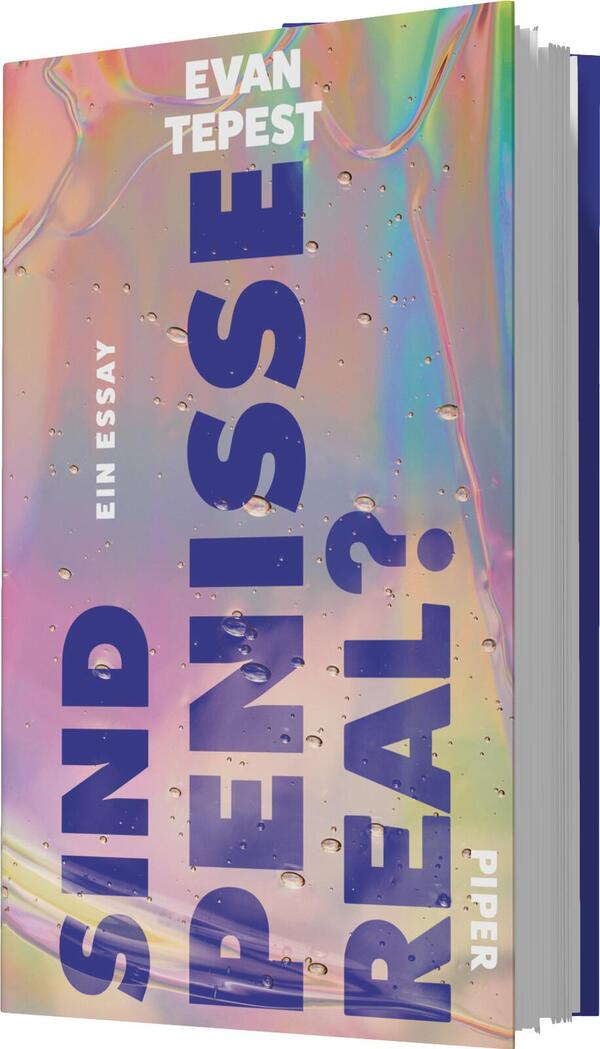 Das Buchcover zeigt einen holografischen Hintergrund mit bunten Reflexionen und wässrigen Tropfen. Der Titel „SIND PENISSE REAL?“ ist in großen, fetten Buchstaben in Dunkelblau hervorgehoben und dominiert die zentrale Fläche. Darunter steht in kleinerer Schriftzug „EIN ESSAY“ in Weiß. Der Autorennamen „EVAN TEPEST“ befindet sich oben links und ist ebenfalls in Weiß gehalten. Am unteren Rand ist das Verlagslogo „PIPER“ in Weiß sichtbar. Die Farbgestaltung vermittelt eine moderne, ansprechende Atmosphäre.