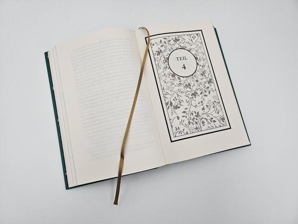 Innenansicht des Buches „Weit über der smaragdgrünen See“