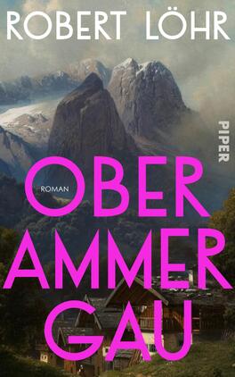 Oberammergau Das Buchcover zeigt eine eindrucksvolle alpine Landschaft mit markanten Berggipfeln im Hintergrund. Im Vordergrund sind traditionsreiche Holzhäuser zu sehen. Der Titel „OBERAMMERGAU“ ist in großen, leuchtend pinken Buchstaben gestaltet, während darunter das Wort „ROMAN“ in einer schmaleren, eleganten Schrift steht. Der Autor „ROBERT LÖHR“ ist in weißen, klaren Buchstaben am oberen Rand platziert. Die Farbgebung und Komposition vermitteln eine einladende, zugleich mystische Atmosphäre.