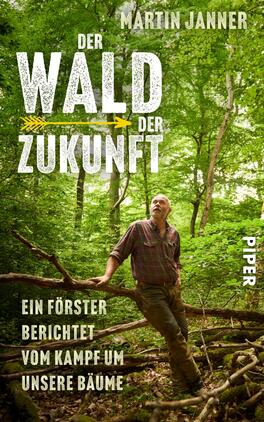 Der Wald der Zukunft Das Buchcover zeigt einen Förster in einem dichten, grünen Wald. Der Mann trägt ein kariertes Hemd und steht in einer natürlichen Pose, umgeben von Baumstämmen und reichhaltigem Unterholz. Der Titel „DER WALD DER ZUKUNFT“ ist in kräftigen, weißen Buchstaben zentral platziert, mit einer gelben Pfeilgrafik, die den Text umrahmt. Unter dem Titel steht „Ein Förster berichtet vom Kampf um unsere Bäume“ in kleinerer Schrift. Der Name des Autors, Martin Janner, befindet sich oben auf dem Cover. Die Farbpalette umfasst vor allem Grüntöne, die eine harmonische und beruhigende Atmosphäre vermitteln.