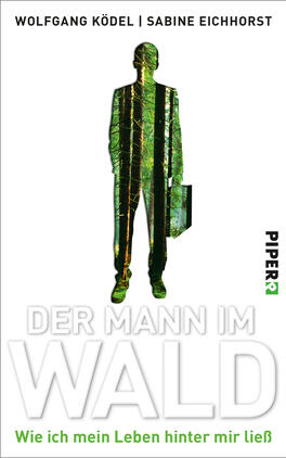 Der Mann im Wald Das Buchcover zeigt eine stilisierte, grüne Silhouette eines Mannes, die mit Waldmotiven durchzogen ist. Die Figur steht frontal, mit einer Aktentasche in der linken Hand. Der Titel „DER MANN IM WALD“ ist groß und in weißer Schrift gehalten, während der Untertitel „Wie ich mein Leben hinter mir ließ“ in Kleinbuchstaben darunter steht. Oben sind die Autorennamen „Wolfgang Ködel | Sabine Eichhorst“ platziert. Der Hintergrund ist schlicht gehalten, was die zentrale Figur hervortreten lässt.