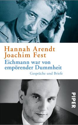 Eichmann war von empörender Dummheit Das Buchcover zeigt eine schwarz-weiße Fotografie von Hannah Arendt und Joachim Fest. Arendt ist im oberen Abschnitt des Covers abgebildet, während Fest im unteren Bereich zu sehen ist. Der Titel „Eichmann war von empörender Dummheit“ ist in blauen und orangefarbenen Lettern gehalten und hebt sich gegenüber dem Hintergrund ab. Darunter steht „Gespräche und Briefe“ in schlichter Schrift. Der Verlag ist mit dem Wort „PIPER“ in der unteren rechten Ecke vermerkt. Die Gesamtatmosphäre vermittelt eine ernsthafte und nachdenkliche Stimmung.