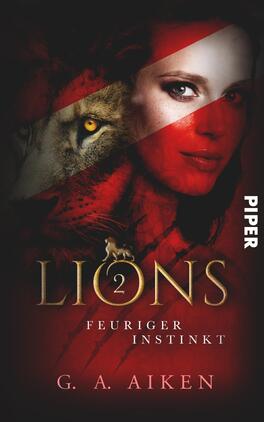 Lions – Feuriger Instinkt Das Buchcover zeigt eine dramatische Komposition aus rotem und schwarzem Hintergrund. Im Vordergrund ist die Hälfte eines weiblichen Gesichts sichtbar, das einen entschlossenen Ausdruck trägt, während im Hintergrund ein majestätischer Löwe mit funkelnden Augen zu sehen ist. Die Schrift „LIONS“ in goldener Typografie ist prominent platziert und wird von der Ziffer „2“ ergänzt, die ebenfalls hervorsticht. Der Untertitel „feuriger Instinkt“ sowie der Autor G. A. Aiken sind in weißer Schrift gehalten. Die Atmosphäre ist mystisch und aufregend.