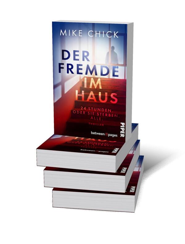Bücherstapel des Buches „Der Fremde im Haus“