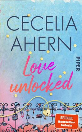 Love Unlocked Das Buchcover zeigt einen pastellfarbenen Aquarellhintergrund in Blau- und Rosatönen mit goldenen Konfettipunkten. Die Stimmung ist verspielt-romantisch. Oben steht der Autorenname „Cecelia Ahern“ in großen dunkelblauen Großbuchstaben. Darunter der Titel „Love unlocked“ in geschwungener, pink-orangener Scriptschrift. Im Vordergrund ein schmiedeeisernes Geländer mit zahlreichen Vorhängeschlössern, ein goldenes herzförmiges Schloss hervorgehoben. Unten rechts ein oranger Aufkleber „SPIEGEL Bestseller-Autorin“.