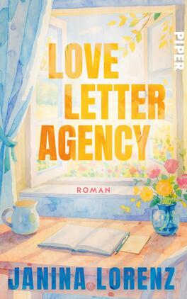 Love Letter Agency Das Buchcover zeigt ein sonniges Aquarellmotiv: ein offenes Fenster mit Blick auf einen blühenden Garten, links eine blaue Gardine, auf dem hölzernen Fensterbrett ein geöffnetes Notizbuch und ein Umschlag, rechts eine Glasvase mit gelben und rosa Blumen sowie eine blaue Kanne. Der Titel „LOVE LETTER AGENCY“ erscheint in großen blockigen orangengelben Lettern, darunter klein „ROMAN“ in Rot; am unteren Rand steht der Autorenname JANINA LORENZ in hellblau.