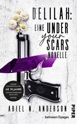 Delilah Das Buchcover zeigt eine schwarz-weiße Abbildung eines Pistolenlaufes, der paradox mit kleinen weißen Blumen geschmückt ist. Über den Lauf liegt ein lila, schimmerndes Tuch, das einen Kontrast zur klaren, harten Form der Waffe bildet. Der Titel „DELILAH: Eine UNDER your SCARS Novelle“ ist in markanter Typografie in Schwarz und Weiß gestaltet. Der Name der Autorin, Ariel N. Anderson, steht am unteren Rand in kleinerer Schrift, begleitet vom Verlagsnamen „PIPER“ in der unteren rechten Ecke.