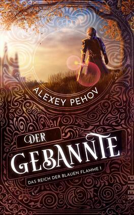 Der Gebannte Das Buchcover zeigt eine fantasyhafte Szenerie mit einem Protagonisten, der von hinten zu sehen ist. Er steht auf einem Hügel, umgeben von sanften Wiesen und Bäumen im Hintergrund. Die Farben sind vorwiegend in Erdtönen gehalten, mit blauen und goldenen Akzenten, die eine mystische Atmosphäre erzeugen. Der Titel „Der Gebannte“ ist in großen, geschwungenen weißen Buchstaben in der Mitte platziert, während der Untertitel „Das Reich der blauen Flamme 1“ darunter in einer schmaleren Schrift erscheint. Der Name des Autors, Alexey Pehov, steht oben auf dem Cover.