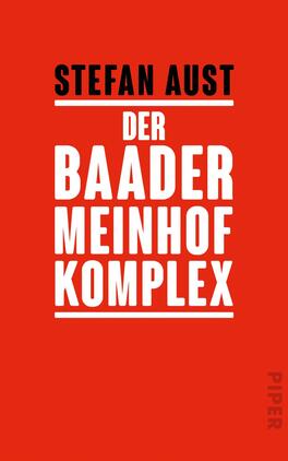 Der Baader-Meinhof-Komplex Das Buchcover zeigt einen auffälligen roten Hintergrund. In der oberen Hälfte steht der Name „STEFAN AUST“ in schwarzer Großschrift. Darunter befindet sich der Titel „DER BAADER MEINHOF KOMPLEX“ in weißer, ebenfalls großformatiger Typografie. Der Titel ist zentral angeordnet und vermittelt eine kraftvolle, prägnante Wirkung. Unten rechts ist das Verlagslogo „PIPER“ in grauer Schrift klein platziert. Die Gestaltung strahlt eine seriöse und intensive Atmosphäre aus.
