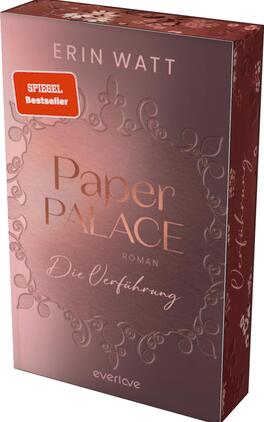 Paper Palace Das Buchcover zeigt einen schlichten, edel wirkenden Hintergrund in sanften Rosé- und Goldtönen. In der Mitte steht der Titel „Paper PALACE“ in großen, auffälligen Buchstaben, gefolgt von dem Wort „Roman“ in kleinerer Schrift. Darunter ist der Untertitel „Die Verführung“ in eleganter, geschwungener Schrift platziert. Oben links befindet sich ein rotes „SPIEGEL Bestseller“-Label. Verfasserin des Buches ist Erin Watt. Ornamental gestaltete Elemente umrahmen den Titel und unterstreichen die ansprechende Atmosphäre des Covers.