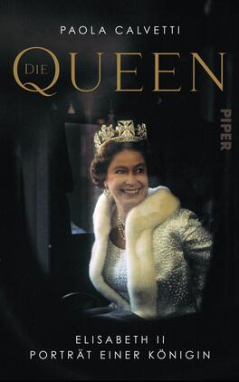 Die Queen Das Buchcover zeigt ein Portrait von Elisabeth II., die in einem eleganten, hellen Kleid sowie einer glänzenden, mit Diamanten besetzten Krone zu sehen ist. Sie lächelt freundlich in die Kamera, vor einem dunklen Hintergrund, der die Königin hervorhebt. Der Titel „DIE QUEEN“ erscheint in großen, goldenen Buchstaben oben, gefolgt vom Autorennamen Paola Calvetti. Der Untertitel „PORTRÄT EINER KÖNIGIN“ ist in einer schlichten Schriftart am unteren Rand platziert.