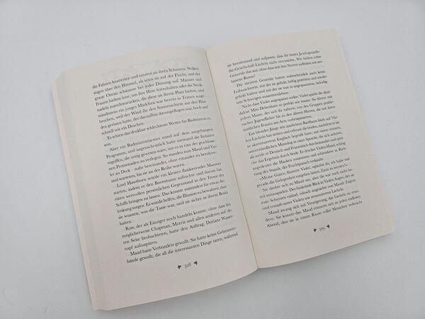 Außenansicht des Buches „A Restless Truth“