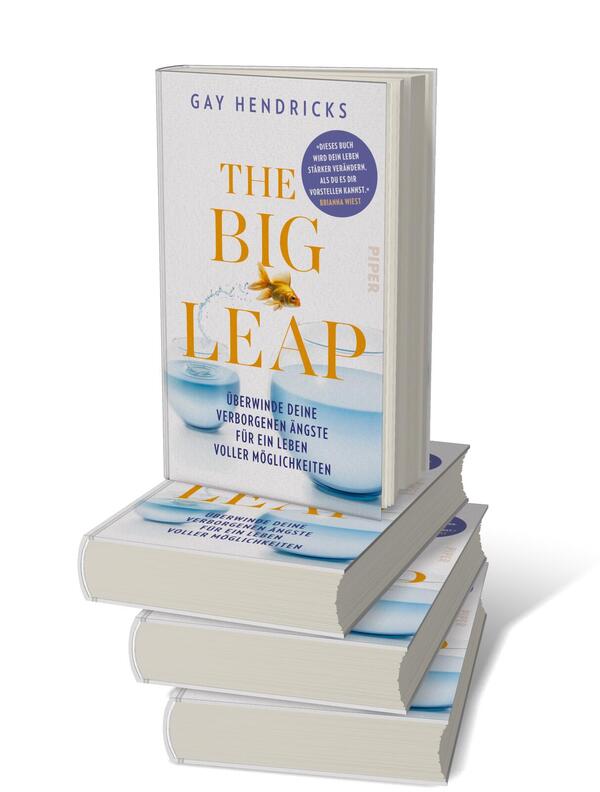 Bücherstapel des Buches „The Big Leap“