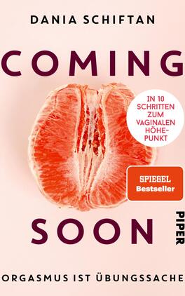 Coming Soon Das Buchcover zeigt eine stilisierte Grafik eines halben Pfirsichs, die die Form und Textur des Themas aufgreift. Im oberen Bereich befindet sich der Titel „COMING SOON“ in großen, lila Buchstaben. Darunter steht der Untertitel „IN 10 SCHRITTEN ZUM VAGINALEN HÖHEPUNKT“ in einer weißen, runden Schrift auf lila Hintergrund, begleitet von dem Hinweis „SPIEGEL Bestseller“ in einem orangefarbenen Kästchen. Die Farbgebung ist hell und modern, wodurch eine ansprechende und positive Atmosphäre vermittelt wird.