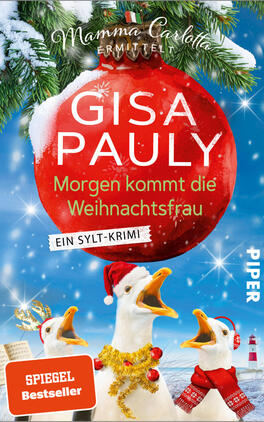 Morgen kommt die Weihnachtsfrau Das Buchcover zeigt eine große rote Christbaumkugel im oberen Drittel, darauf der Autorenname „Gisa Pauly“ in weißer Großschrift und der Titel „Morgen kommt die Weihnachtsfrau“ in grüner Schrift; oben die kursiv-handgeschriebene Reihe „Mamma Carlotta ermittelt“. Im Vordergrund drei Möwen mit Weihnachtsmütze, Lametta und Schal, verschneite Tannenzweige, funkelnder blauer Winterhimmel und ein Leuchtturm im Hintergrund. Festlich-humorvolle, winterliche Stimmung.