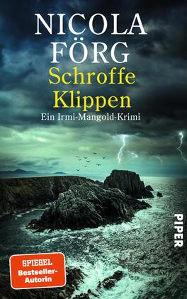 Schroffe Klippen Das Buchcover zeigt eine dramatische Küstenlandschaft mit schroffen Klippen, die vor einem stürmischen, wolkenverhangenen Himmel aufragen. Blitze zucken durch die dunklen Wolken, während über dem rauen Meer Vögel fliegen. Oberhalb der Küste steht der Titel „Schroffe Klippen“ in auffälligem Gelb, gefolgt von „Ein Irmi-Mangold-Krimi“ in Weiß. Der Name der Autorin, Nicola Förg, ist prominent in Weiß und Schwarz platziert. Unten links befindet sich ein Hinweis „SPIEGEL Bestseller-Autorin“ in Kleinbuchstaben.